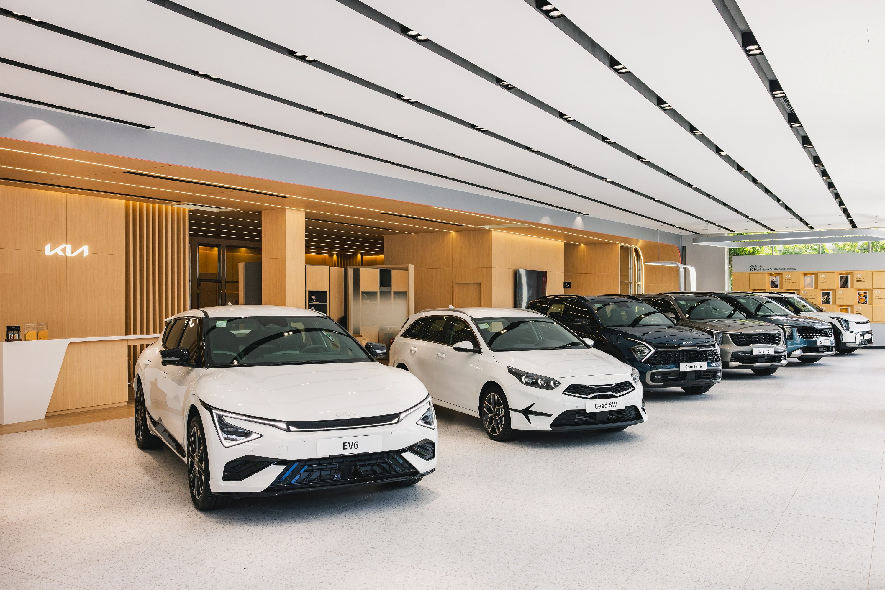 2. Kia免付費24小時專線0800-868-995，春節期間不打烊，給予即時的車輛故障及車況諮詢服務。